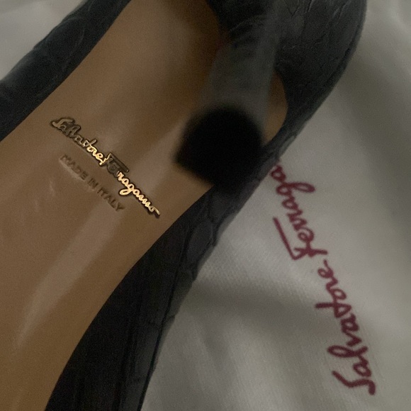 🔥🔥SALVATORE FERRAGAMO HEELS 💃🏻 LIKE NEW 💃🏻🔥🔥❤️💃🏻 - Picture 6 of 9